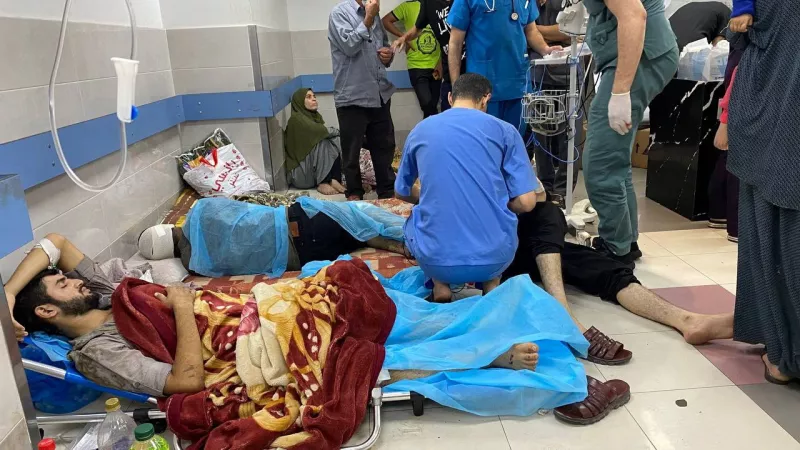 Palestino herido en un ataque israelí en el hospital Al Shifa en la ciudad de Gaza, 7 de noviembre de 2023.