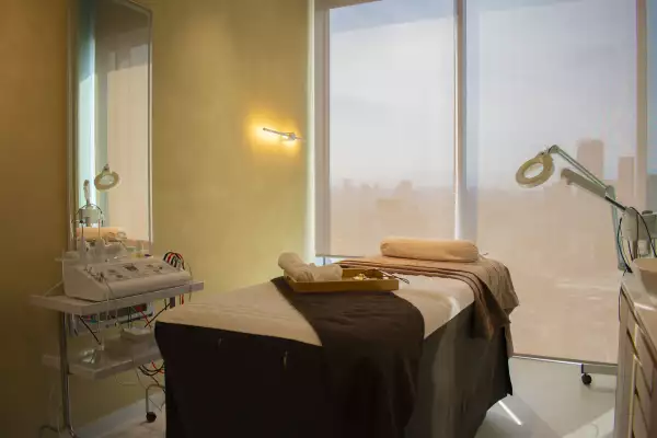 Foto de una sala de la clínica LAGOM, especializada en el cuidado facial en la CDMX.