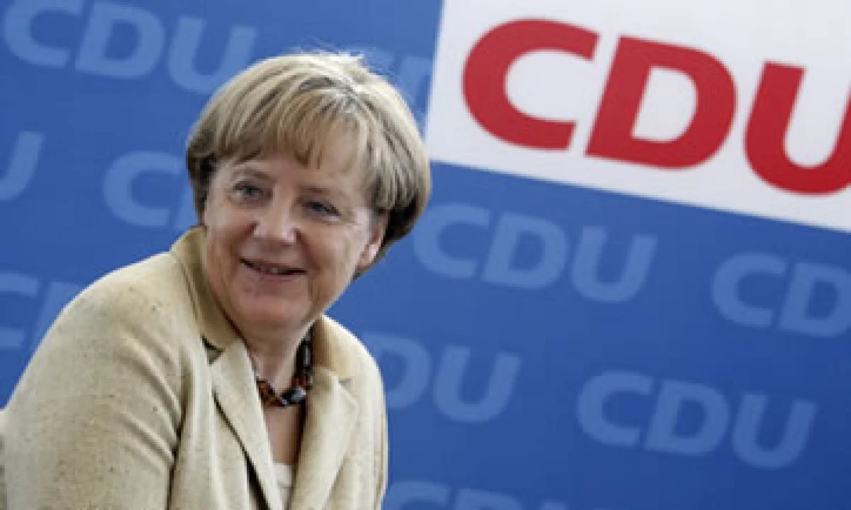 Merkel considera que su coalición sacará adelante la propuesta para aumentar los poderes del fondo de rescate europeo. (Foto: Reuters)