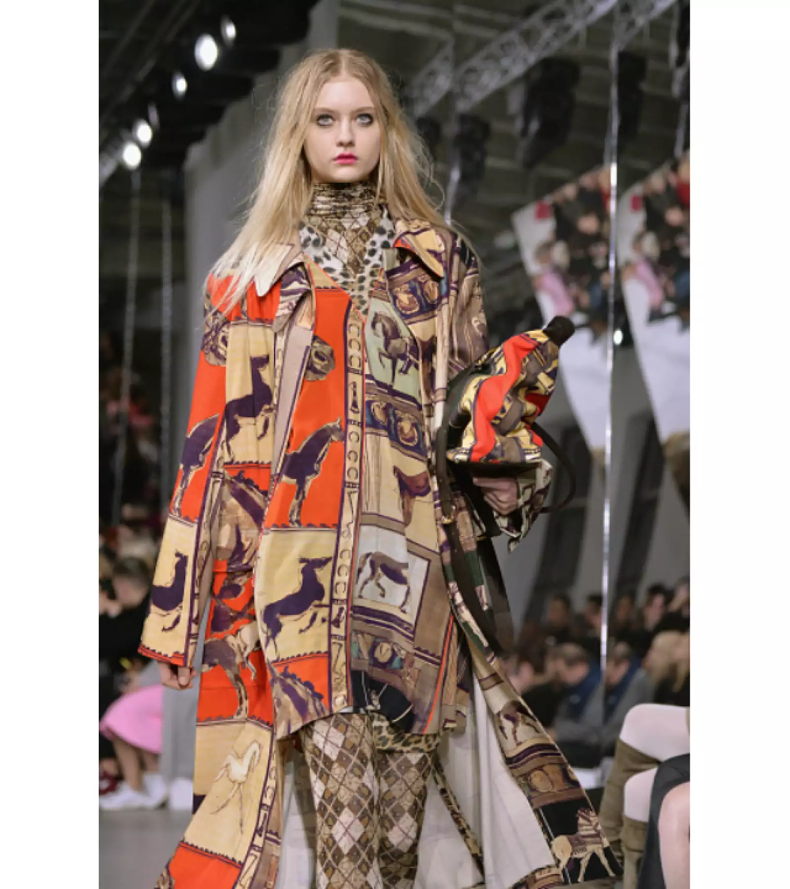 Prints ecuéstres (Wunderkind): Estampados en movimiento y llevados al extremo.