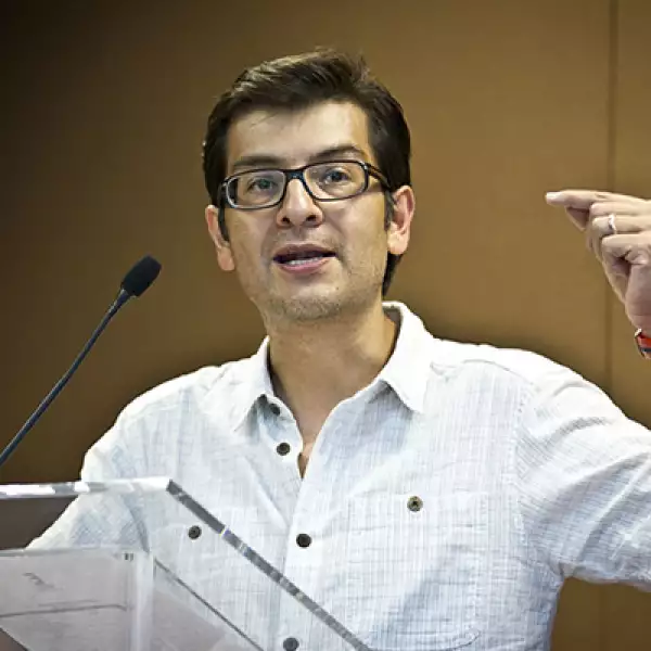 Adolfo Ortega, editor general de la revista Expansión, dio la bienvenida a los participantes de Los Emprendedores del año 2013.