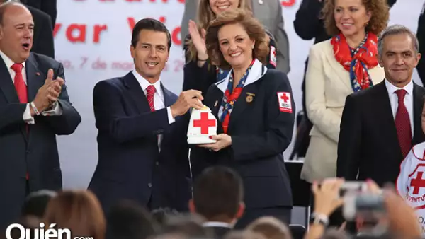 El presidente Enrique Peña Nieto encabezó el inicio de la Colecta Anual de la Cruz Roja Mexicana junto con Miguel Ángel Mancera y Fernando Suinaga, presidente nacional de la Cruz Roja Mexicana.