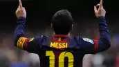 Lionel Messi abandona al FC Barcelona (foto de Messi celebrando un gol, tomada de espaldas)