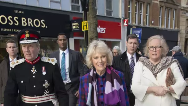 Camila de Cornualles y Amanda MacManus