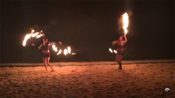 El cantante compartió esta imagen de un show con bailarines que disfrutó en la playa.