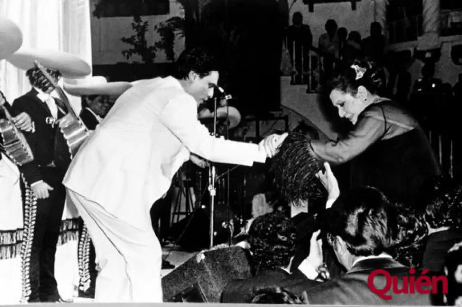 Juan Gabriel, Lola Beltrán