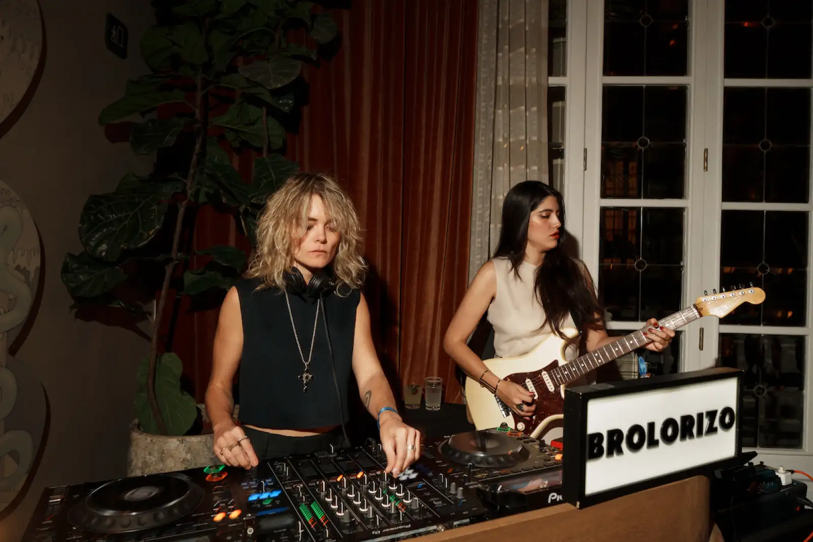Estefani Brolo y Ana Rizo.jpg