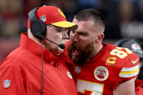 travis kelce grita a andy reid