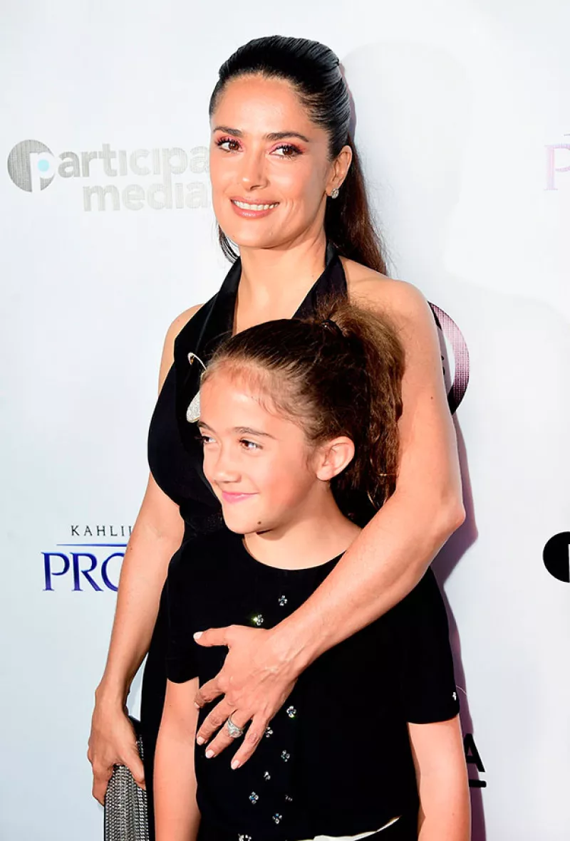 Salma junto a su hija Valentina Paloma.