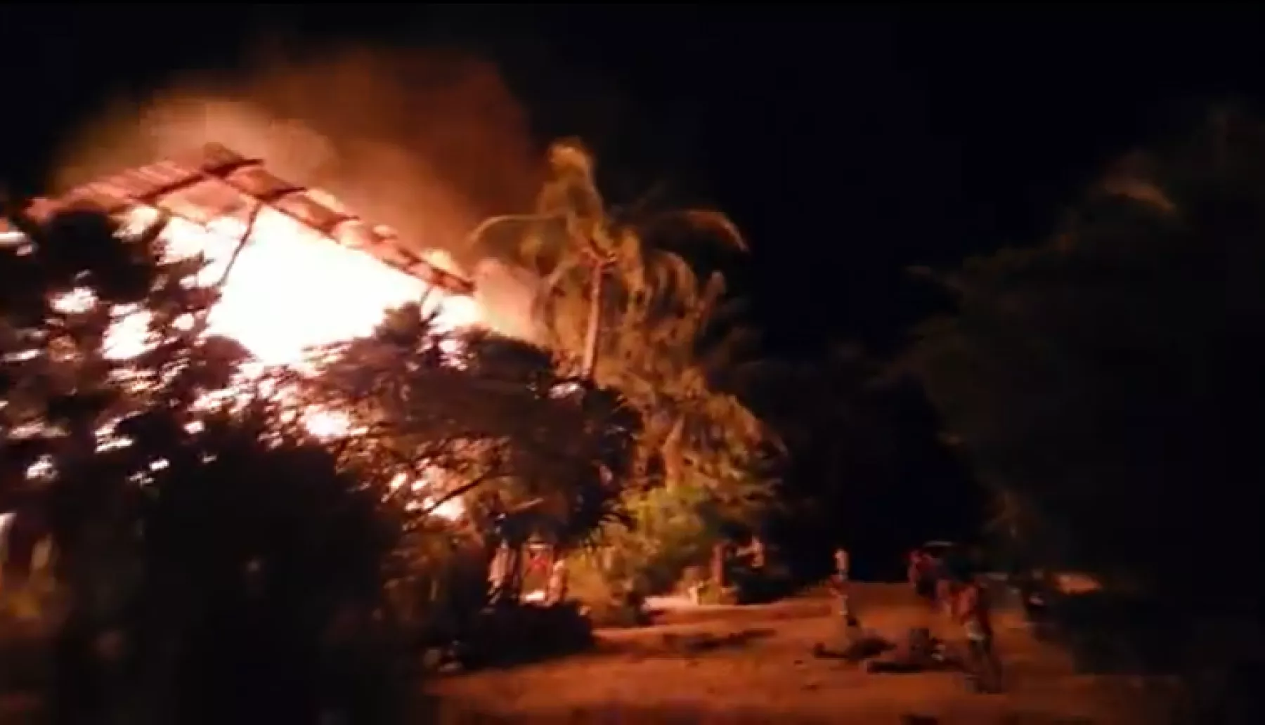 hoteles incendio holbox.PNG