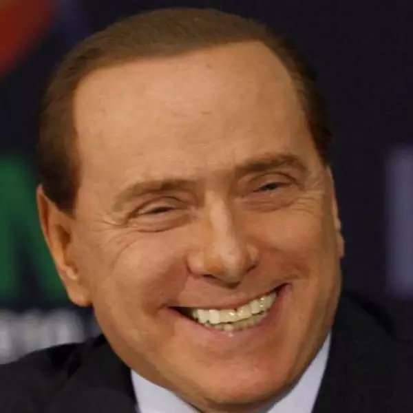 Silvio Berlusconi casi siempre muestra una buena cara donde quiera que esté.