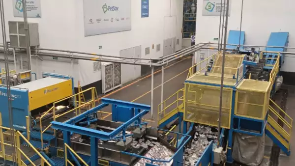 Reciclar PET cuesta hasta 70% más que hacer plástico nuevo: ¿por qué las empresas lo hacen de todas formas? 