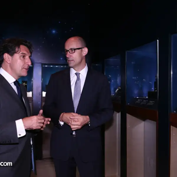 Carlos Alonso,Pascal Ravessous