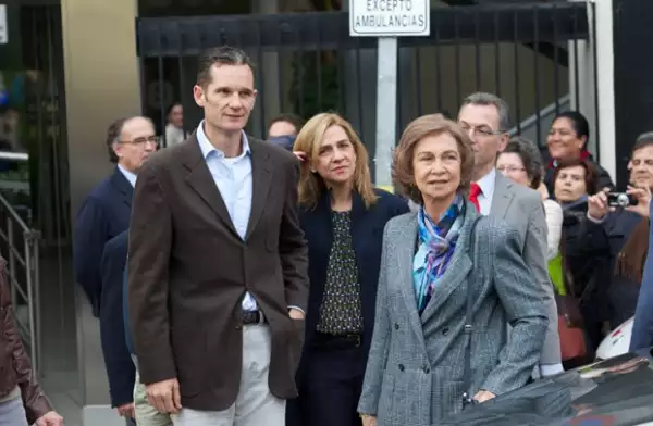 Urdangarin llegó con la reina Sofía.