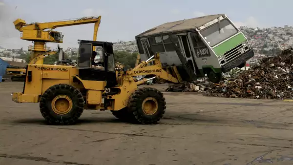El Gobierno de Miguel Ángel Mancera estima que la "extinción completa de los microbuses" concluirá en 2018.