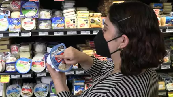 La Profeco alerta por sustancia dañina en quesos oaxaca. 