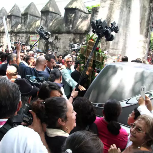 Afuera de la Catedral.