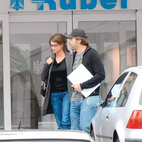 En octubre de 2009 comenzó el rumor de que la pareja podría estar embarazada pues fueron vistos saliendo de la clínica Ruber Internacional de Madrid, a donde acudieron para consulta con un prestigiado ginecólogo.