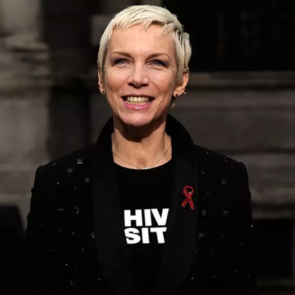 ANNIE LENNOX. La cantante escocesa de 56 años fue nombrada Oficial de la Orden del Imperio Británico gracias a su trabajo con grupos caritativos que luchan contra el Sida y la pobreza en África. Recibirá el tributo en una ceremonia en Buckingham.