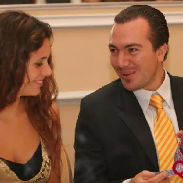 Beatriz Larrea, Carlos Orvañanos