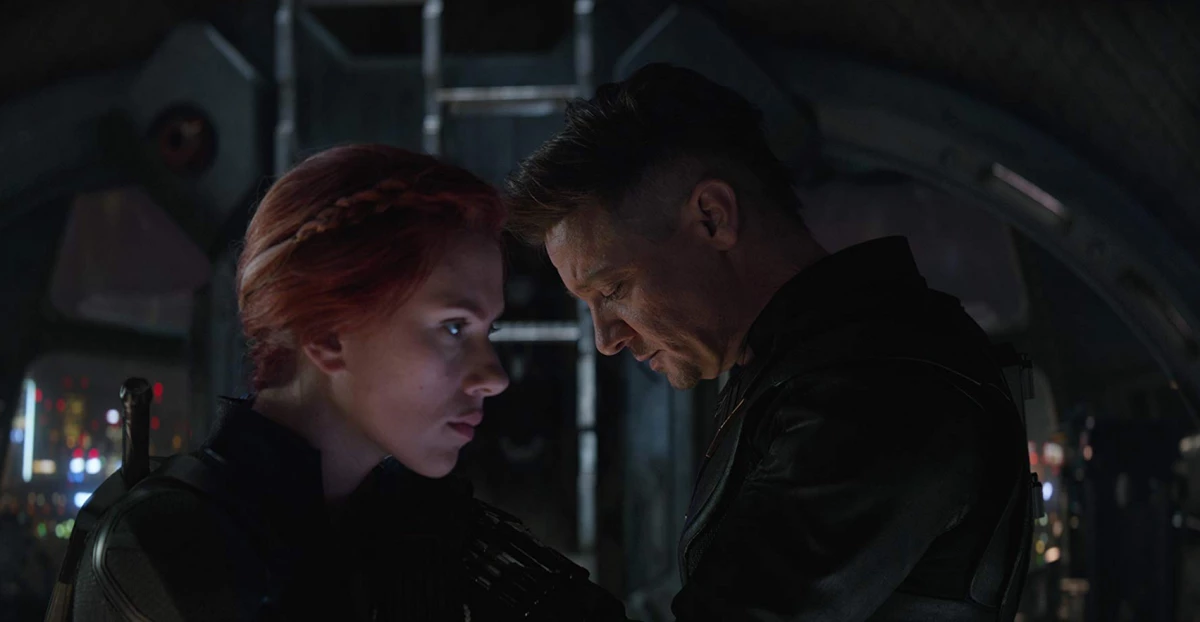 Scarlett Johansson y Hawkeye