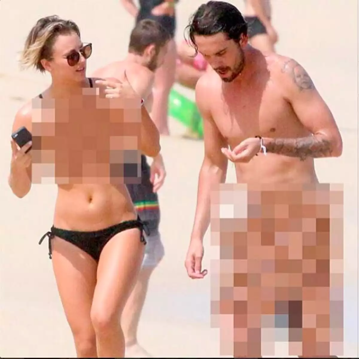 La actriz publicó en su cuenta de Instagram una fotografía editada en la que aparece supuestamente desnuda junto a su esposo.