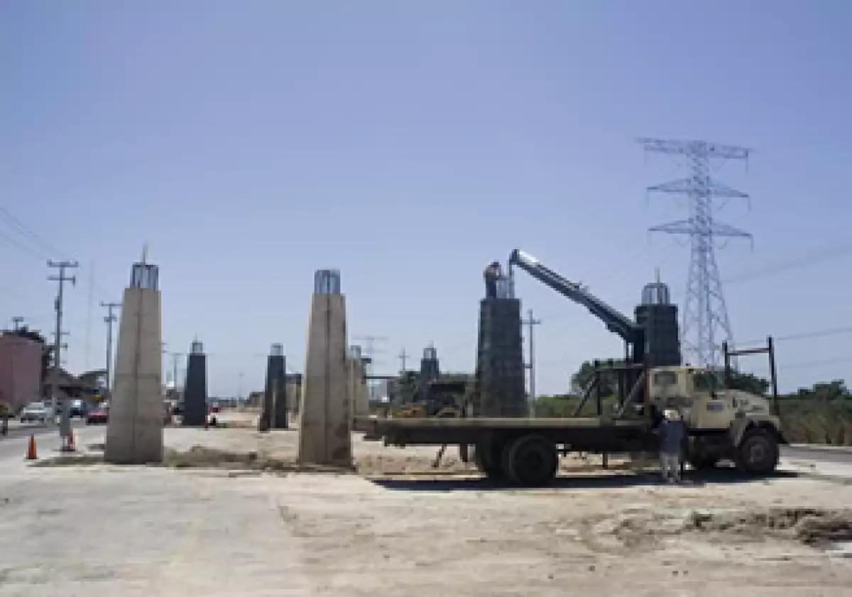 El sector público participó con 54% de la obra contratada, mientras que el sector privado lo hizo con 46% durante el mes de abril de 2010, indicó el INEGI. (Foto: Gunther Sahagún)