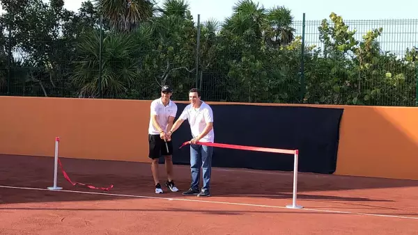 Rafael Nadal inauguró en Cancún su segunda escuela de tenis en el mundo.