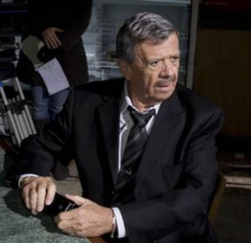El conductor y ‘amigo de todos los niños’ participará en un capítulo de la segunda temporada de ‘Los Simuladores”, programa protagonizado por Tony Dalton y el cual se transmite por Sony.