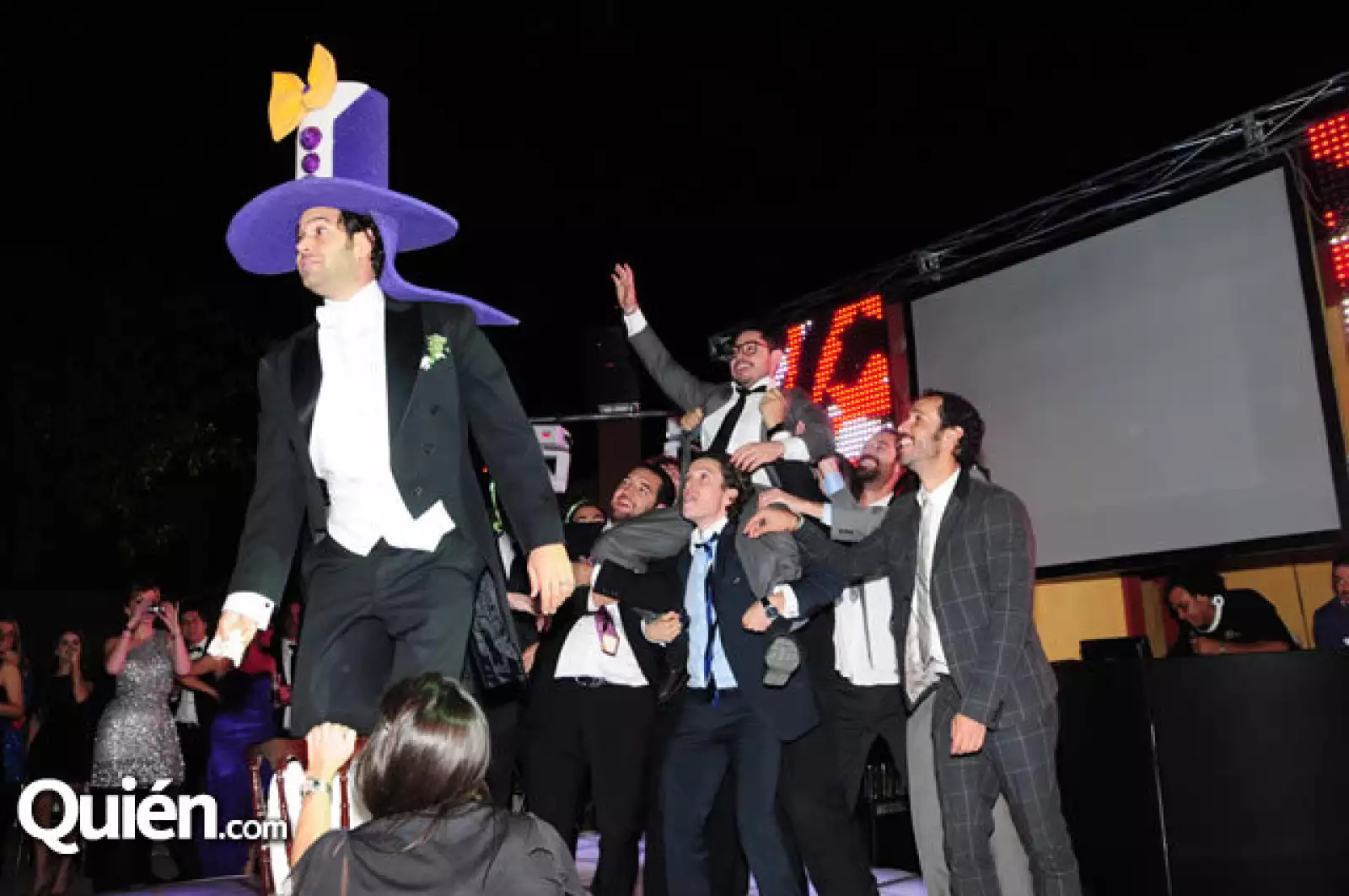 Arturo Rábago aventando la liga