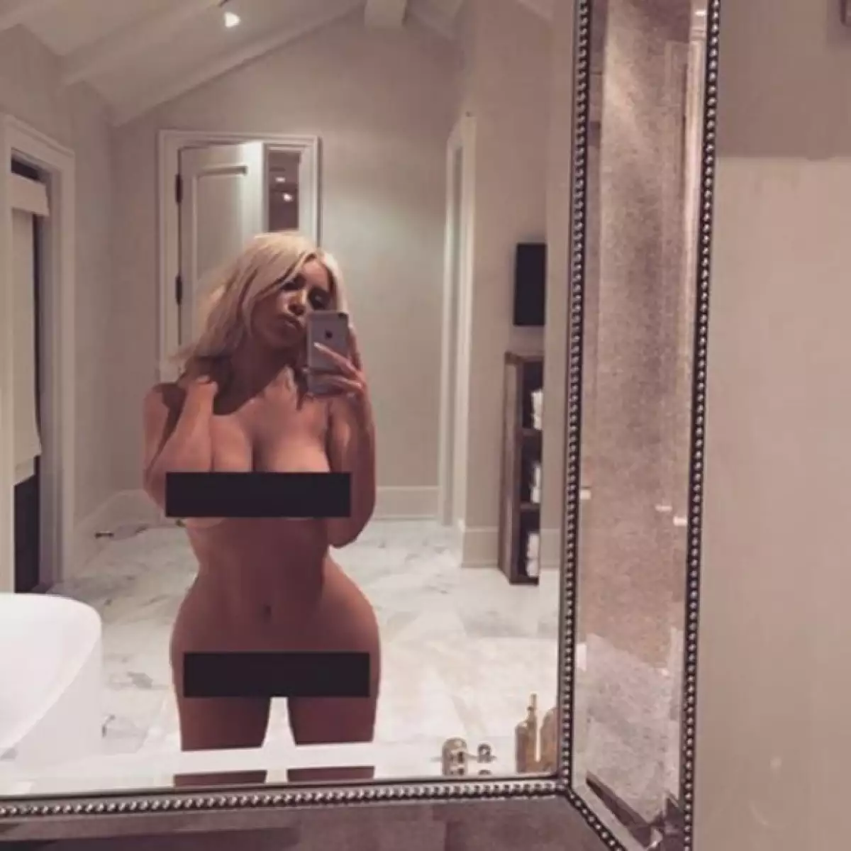 La estrella de reality respondió con dureza a Bette Midler, Piers Morgan y Chloë Moretz, quienes criticaron que se hubiera desnudado nuevamente.