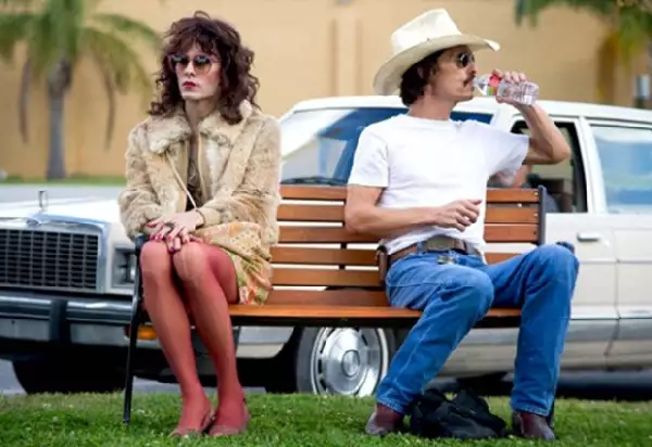 Se argumenta que los papeles de personajes homosexuales casi siempre son representados por actores heterosexuales, como en el caso de Jared Leto en `Dallas Buyers Club´.