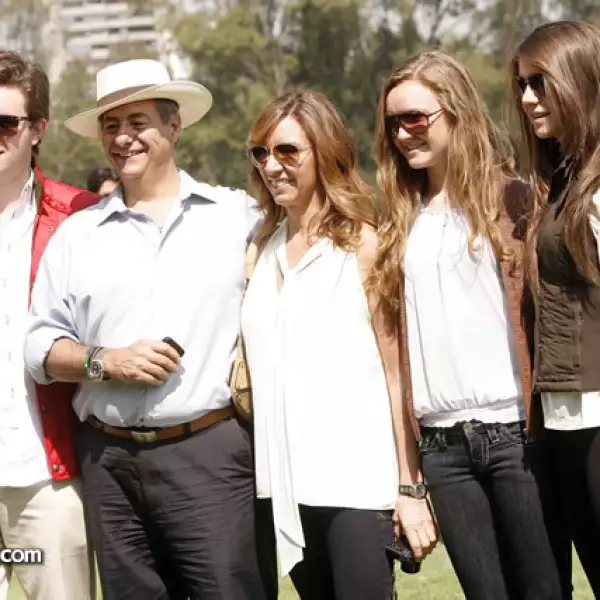 Bruno Flores,Leo Obregon,Paty Flores,Paty Flores,Karla Flores