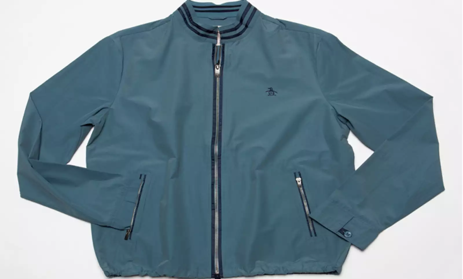 Original Penguin presenta blazers, chamarras y hoodies en distintos colores.