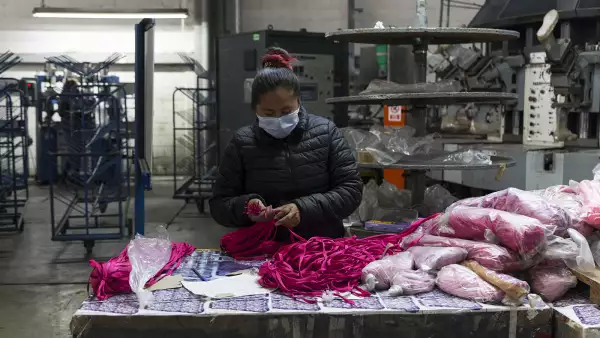 Producción de los tenis Panam.