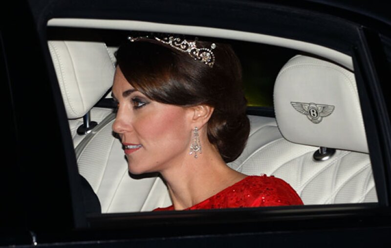 La tiara Papyrus fue la que eligió para lucir durante el banquete.