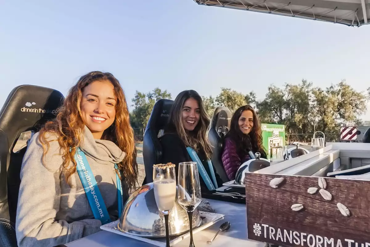 Dinner in the Sky She's Mercedes