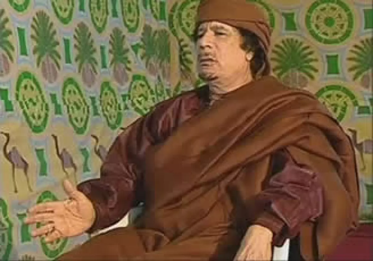 La UE sancionó a 27 personas entre ellas, el ex presidente Gadhafi y su familia. (Foto: AP)