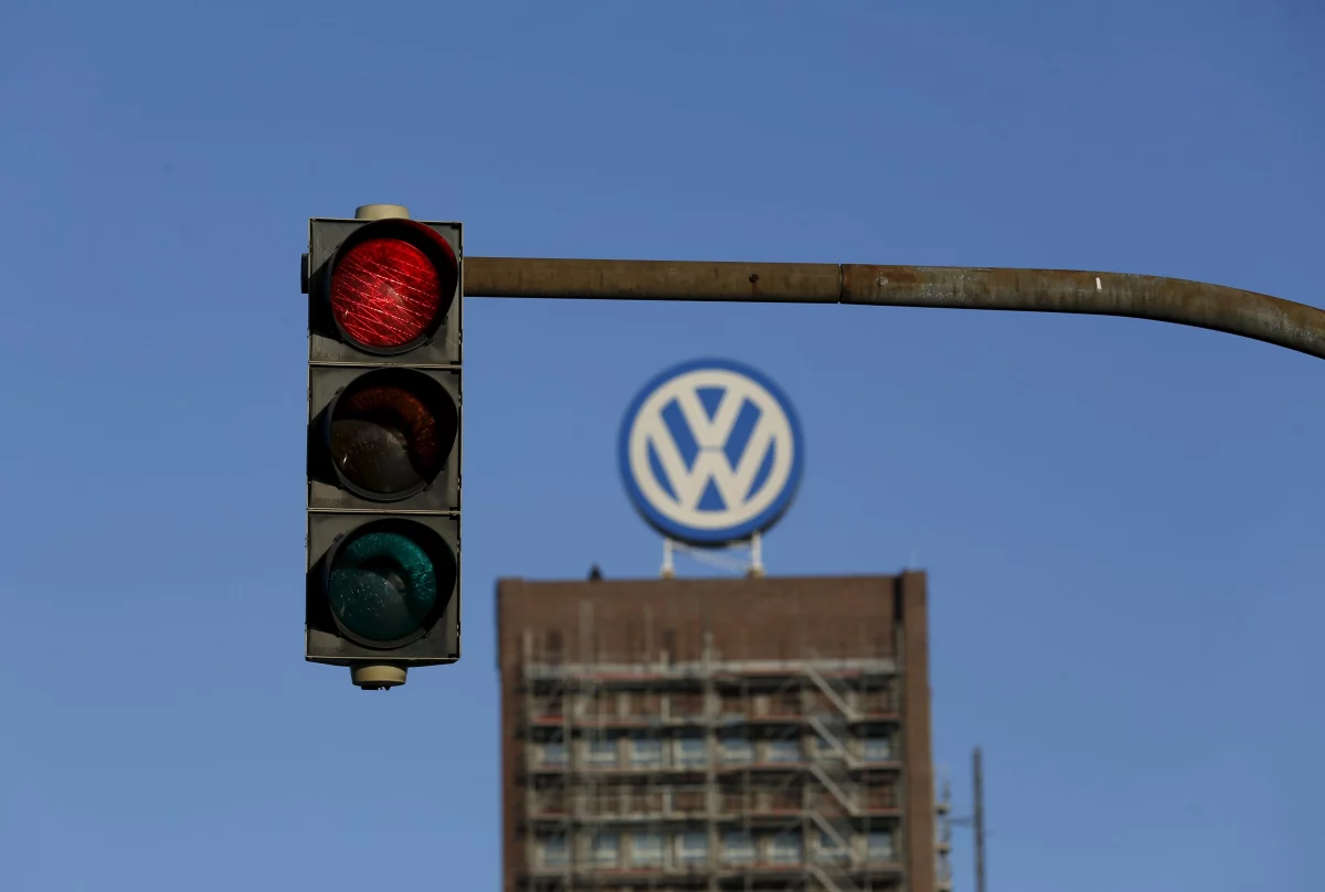 El Ministerio de Transporte germano confirmó que 630,000 vehículos armados en Alemania serán revisados, tras presentar una investigación a raíz del escándalo en VW.