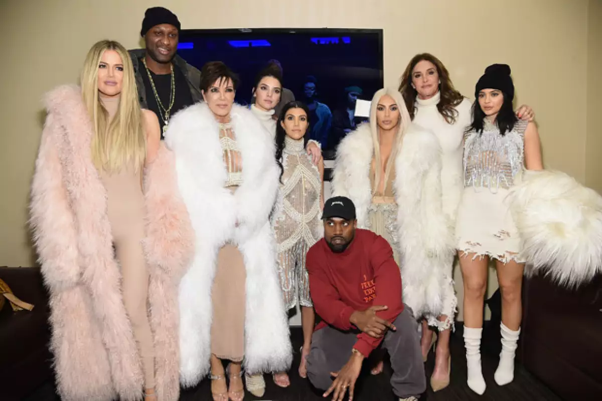 De toda la familia Kardashian-Jenner, Kourt es la más pequeña de estatura.