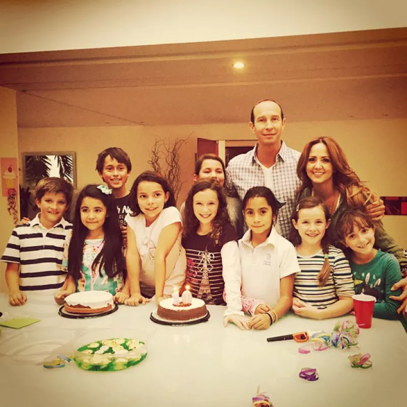 Ayer fue el cumpleaños de Mía Rubín Legarreta, por lo que sus famosos papás la felicitaron y la celebraron con una divertida tarde acompañada de su hermana Nina y sus amigos.