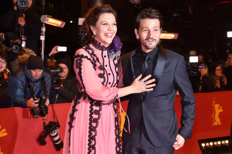 Diego Luna y Maggie Gyllenhaal 