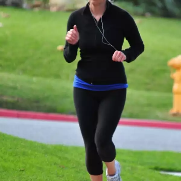 Reese Witherspoon fue vista corriendo en Brentwood, California.
