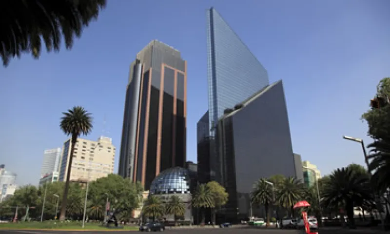 El alza en la Bolsa mexicana es liderada por las acciones de América Móvil y Walmex. (Foto: Reuters)