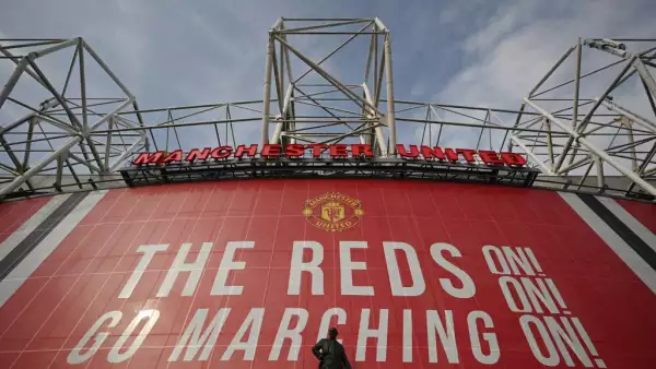 Una estatua de Matt Busby se encuentra fuera del estadio Old Trafford del Manchester United en Manchester, al noroeste de Inglaterra, el 21 de abril de 2021.