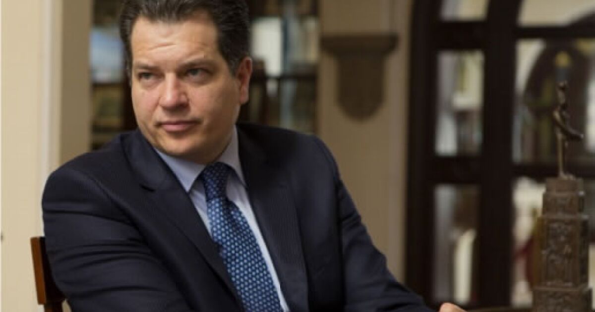 They order the arrest of Miguel Alemán Magnani, a great friend of Luis Miguel