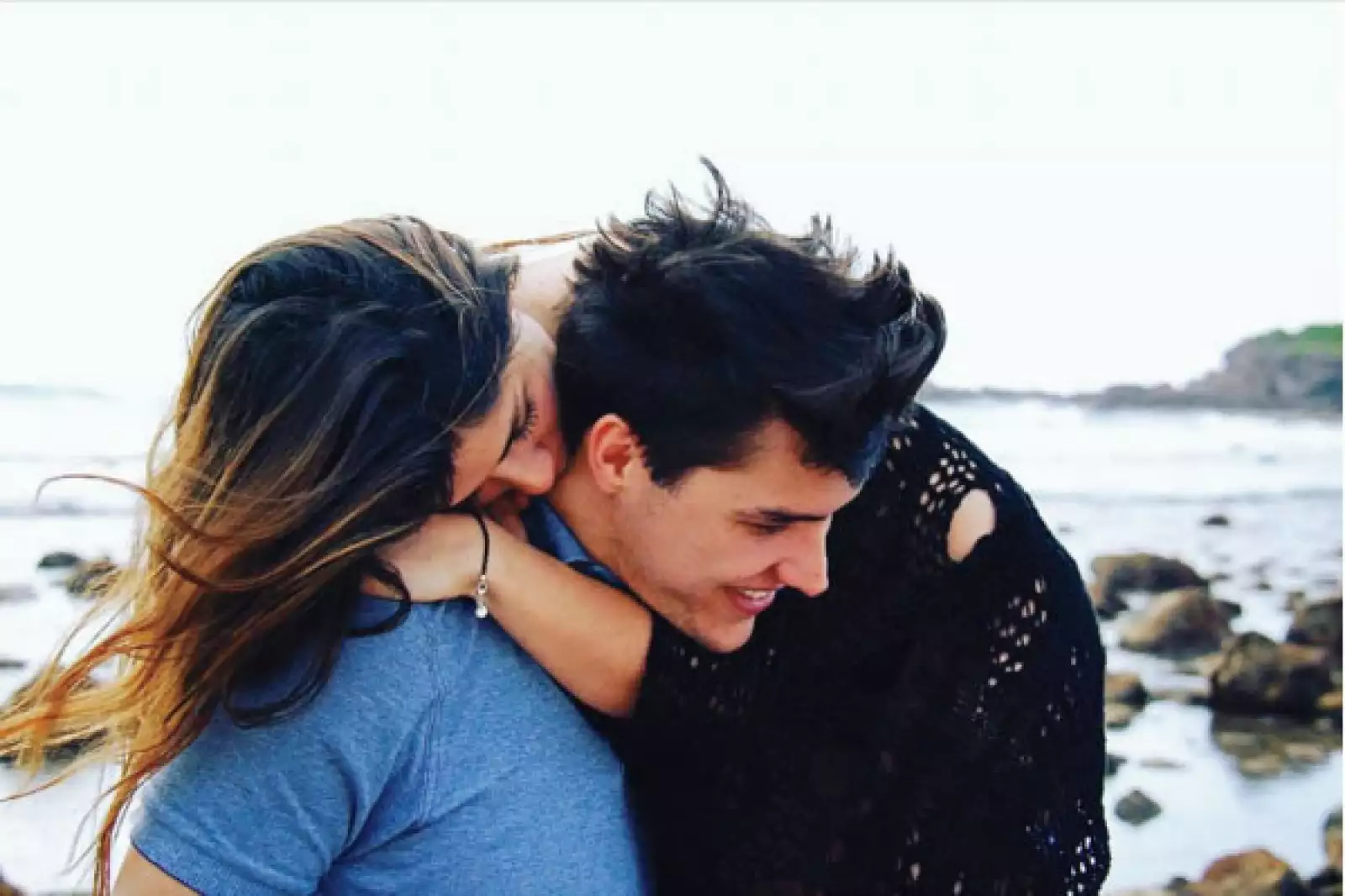 A sus 9 meses de noviazgo han visitado diferentes lugares. Aquí demostrando su amor en Punta Mita.