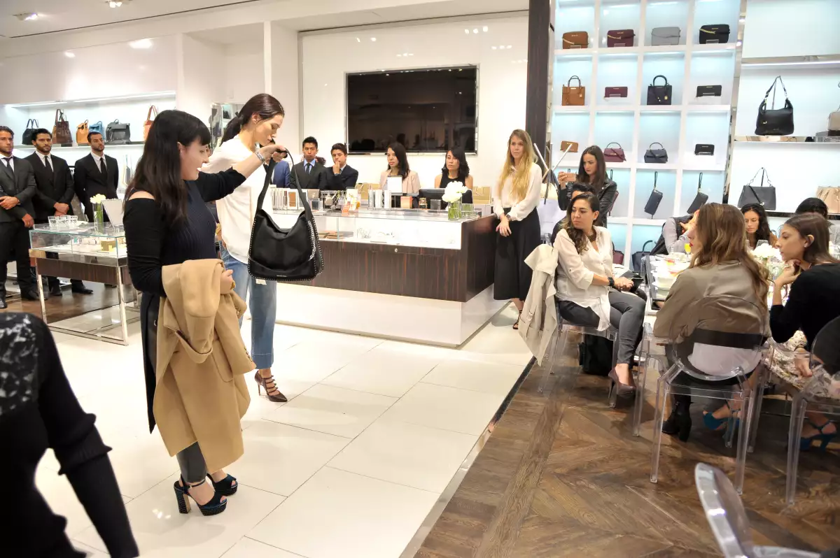 La mezclilla también se usa en esta temporada.