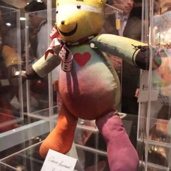 Subasta del Oso Fredo a beneficio de la Fundación Luz de Vida de niños con cáncer.