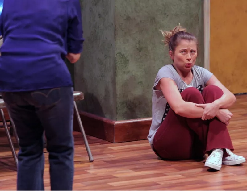 La famosa actriz tuvo el apoyo de su novio en el estreno de la puesta en escena ‘Espejos', en donde se dieron cita familiares y amigos del elenco.